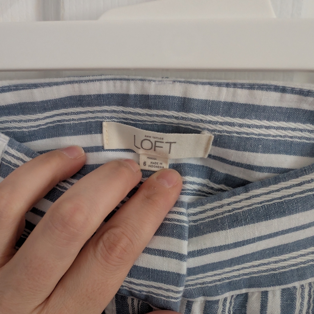 LOFT Anne Taylor Women's Linen Blend Striped Blue And White Capri Pants Size 6 - Picture 4 of 8